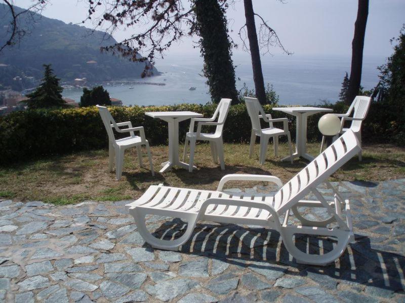 Elegant And Sea View Excelsior Apartment Levanto Exterior foto